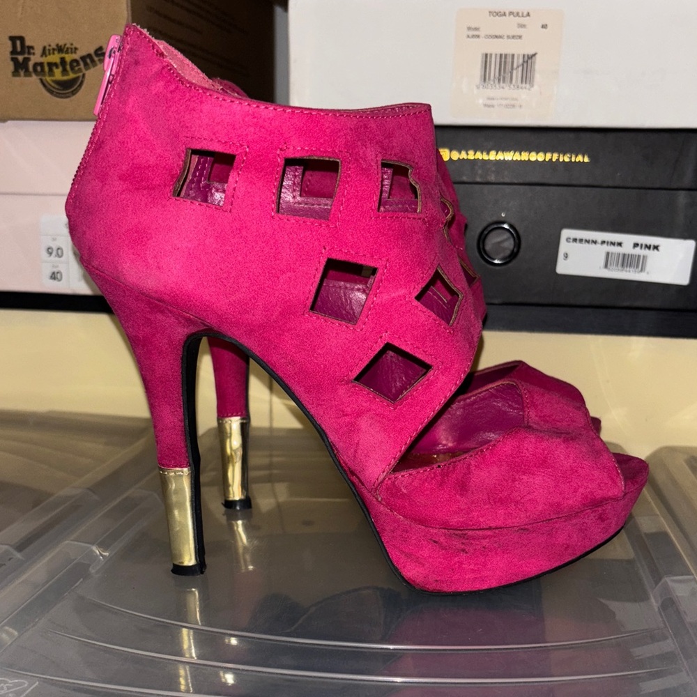 Pink Cutout Heels with Gold Accents - Picture 2 of 7